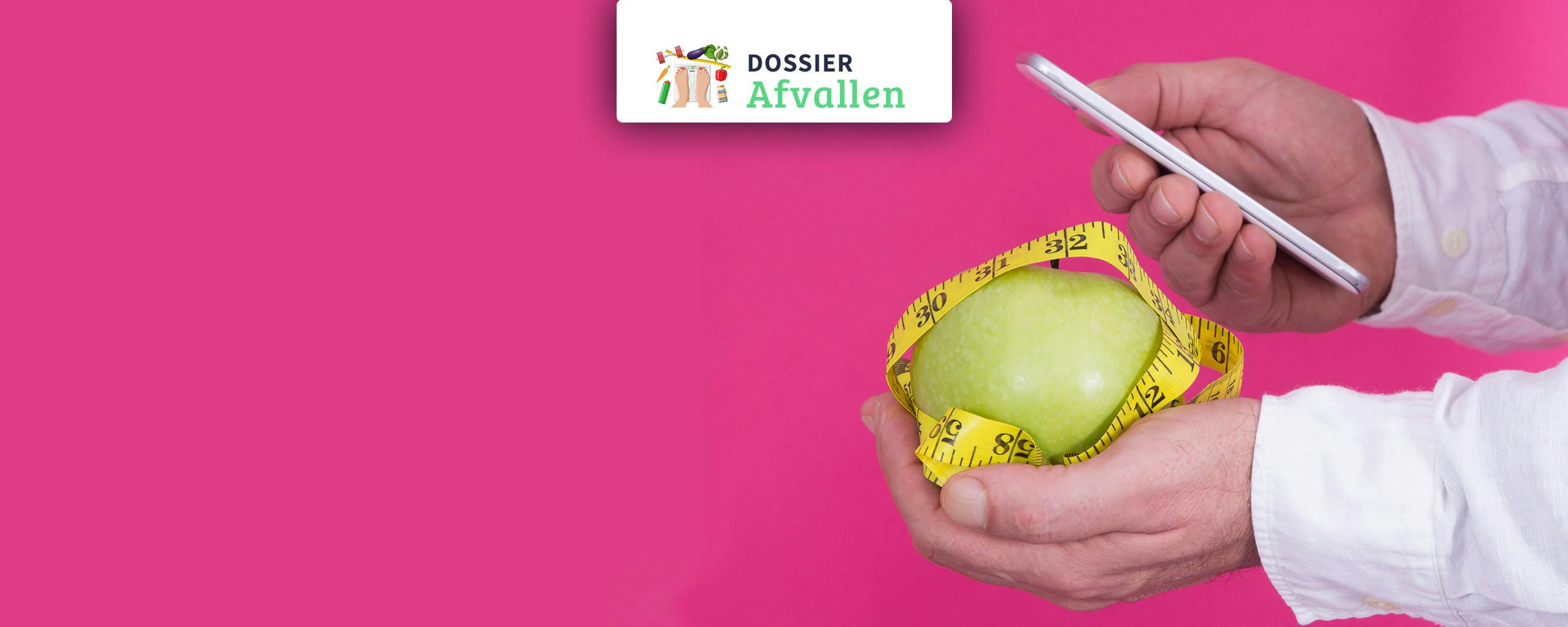 Man met smartphone en appel